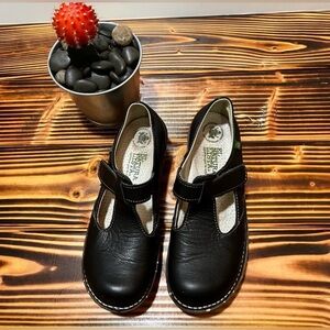 El NATURA LISTA Classic Black Women Dress Shoes
